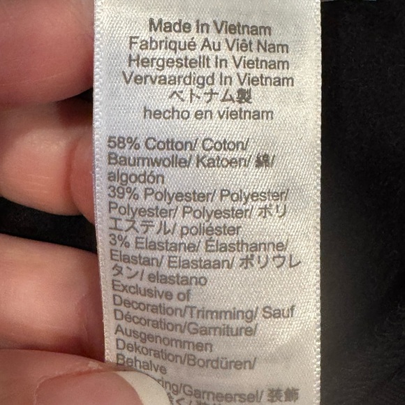 J. Crew Ruffle Shoulder Sweatshirt Plaid Black Red Tartan M Preppy Holiday - Picture 6 of 6